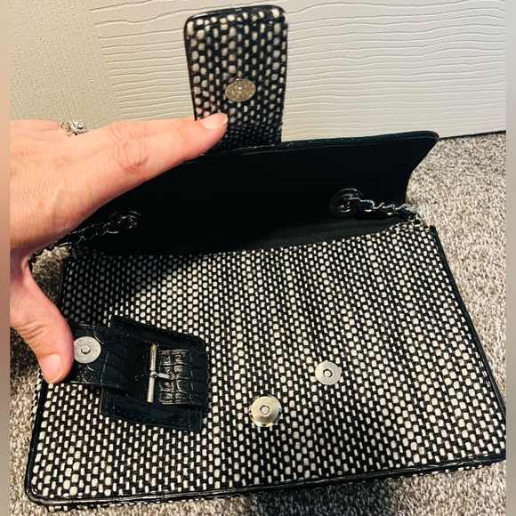 The Limited black and white herringbone shoulder bag with chain strap - Picture 4 of 9